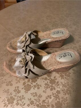 Born Concept Matte Gold Floral Wedge Slide Mules size 8 b.o.c.